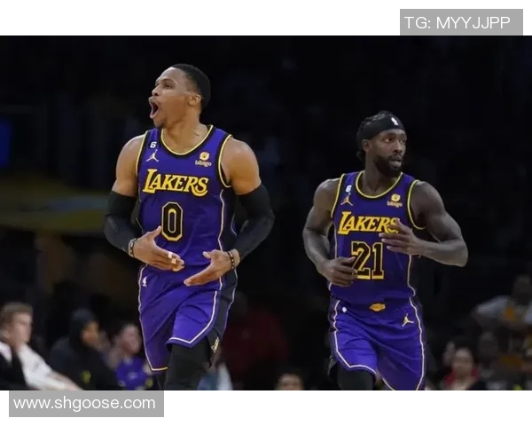 爵士与湖人精彩对决比赛录像回顾及精彩瞬间分析